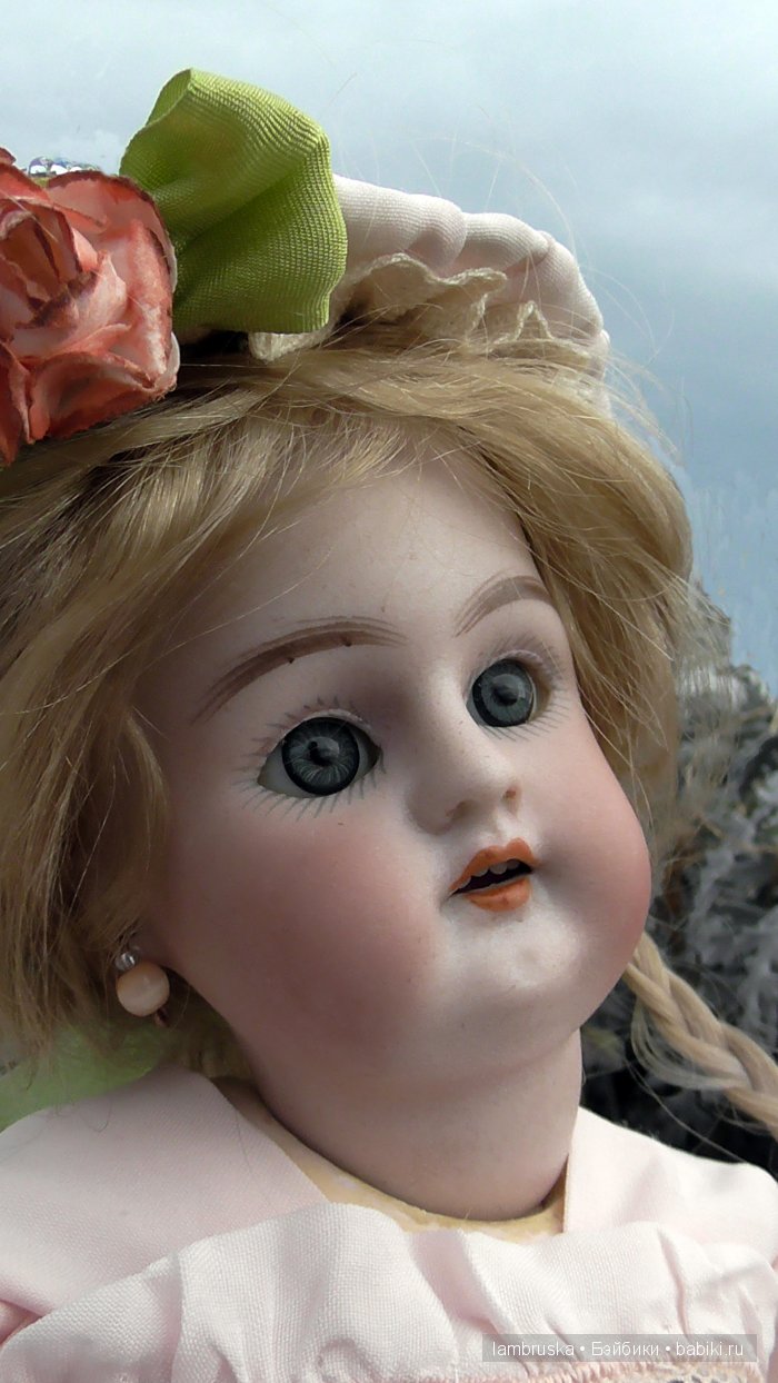 Поговорка права! Антикварная кукла