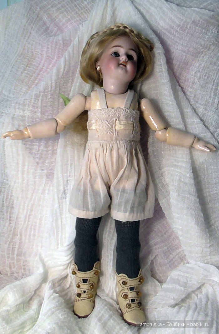 Поговорка права! Антикварная кукла