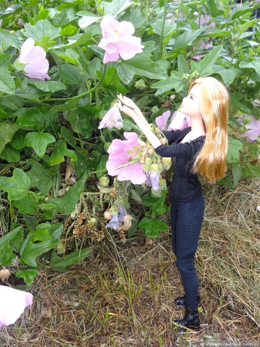 Tris - Divergent Barbie Collector (фото 4)