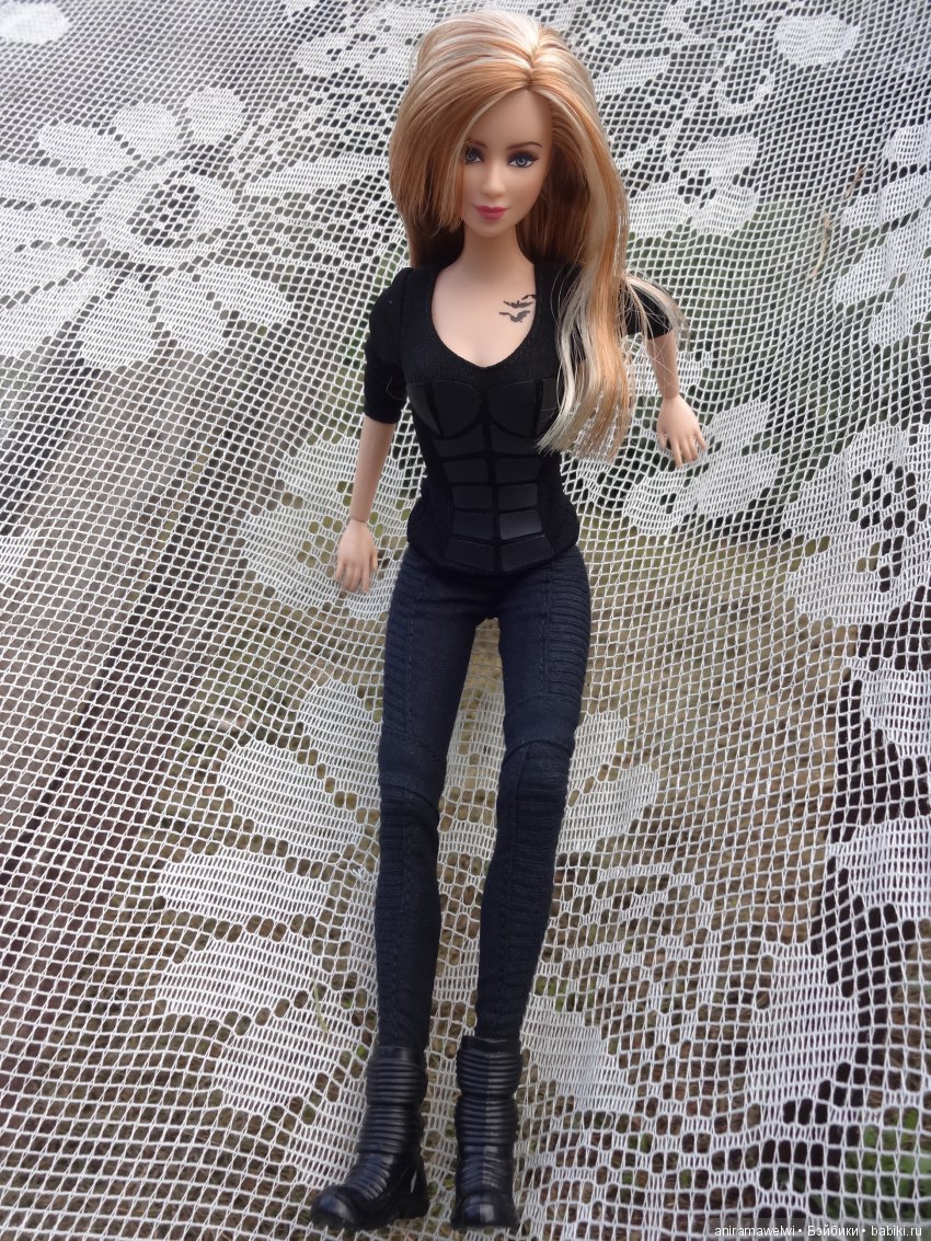 Tris - Divergent Barbie Collector