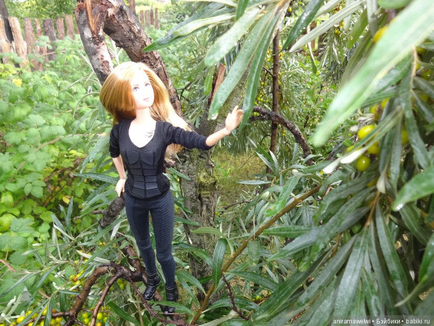 Tris - Divergent Barbie Collector (фото 6)