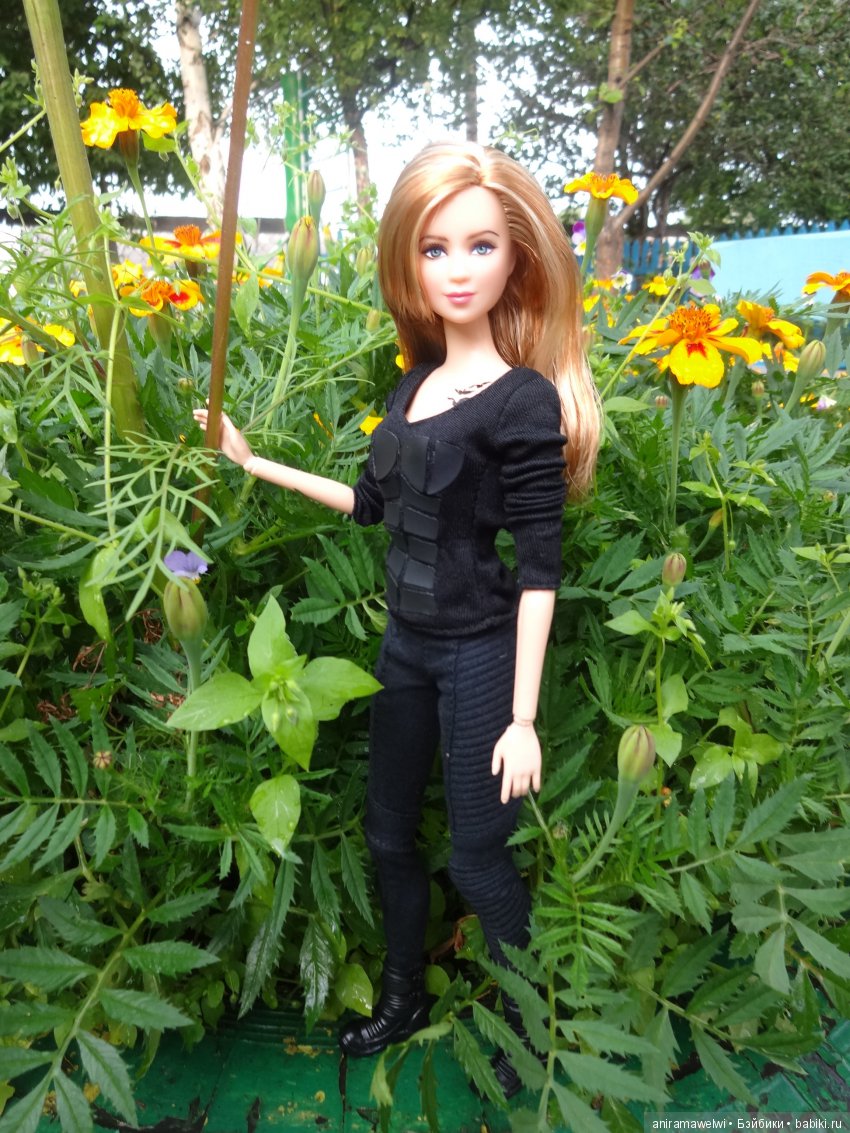 Tris - Divergent Barbie Collector