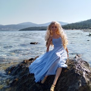 Вторая фотосессия Милли. Милли в голубом платье