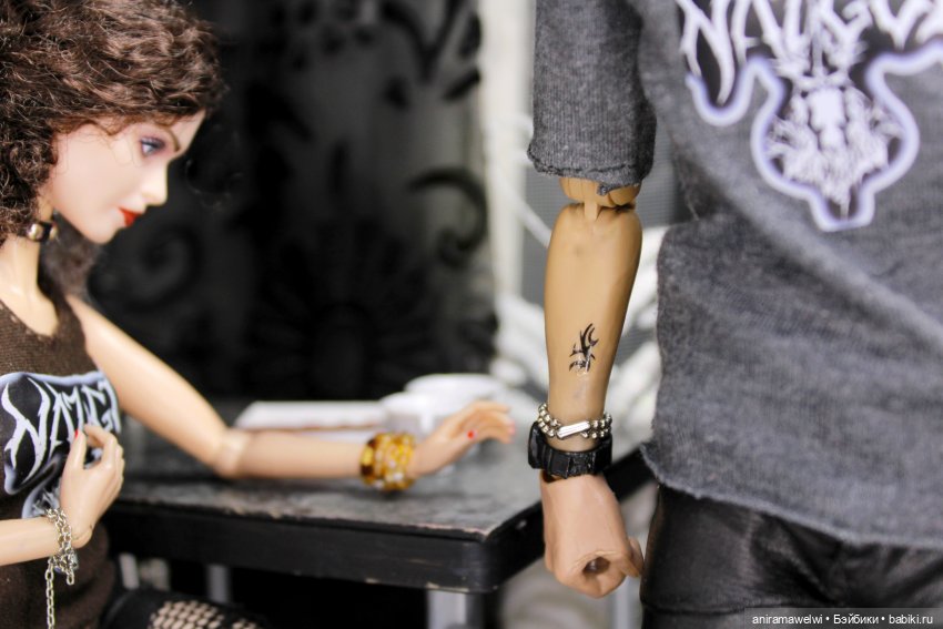 Карина открывает свои тайны, Громов нервно курит в сторонке