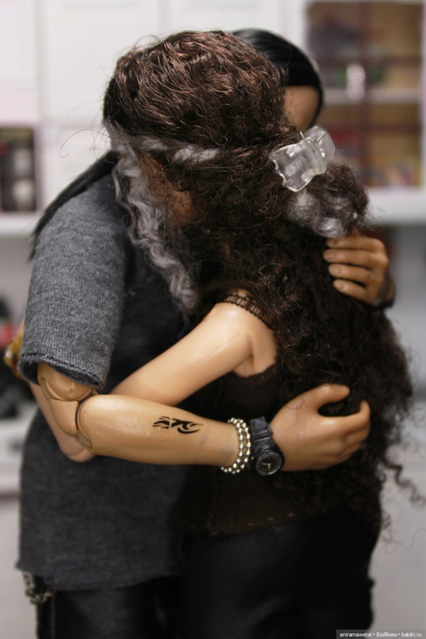 Карина открывает свои тайны, Громов нервно курит в сторонке