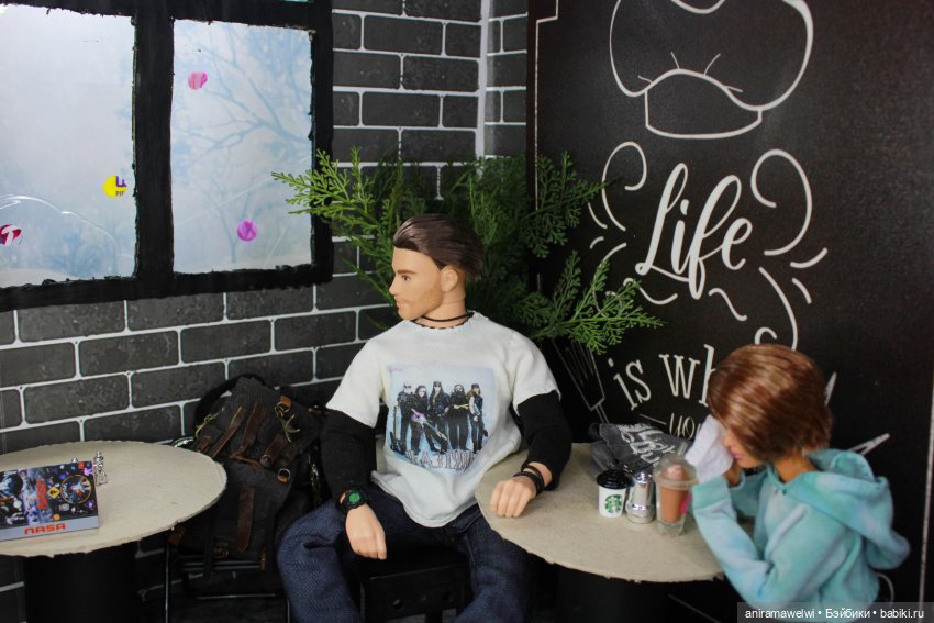 В кафе — Кукольные фотоистории и сериалы: комиксы