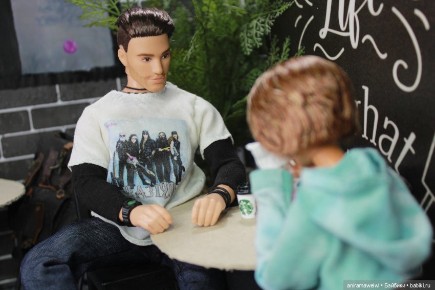 В кафе — Кукольные фотоистории и сериалы: комиксы