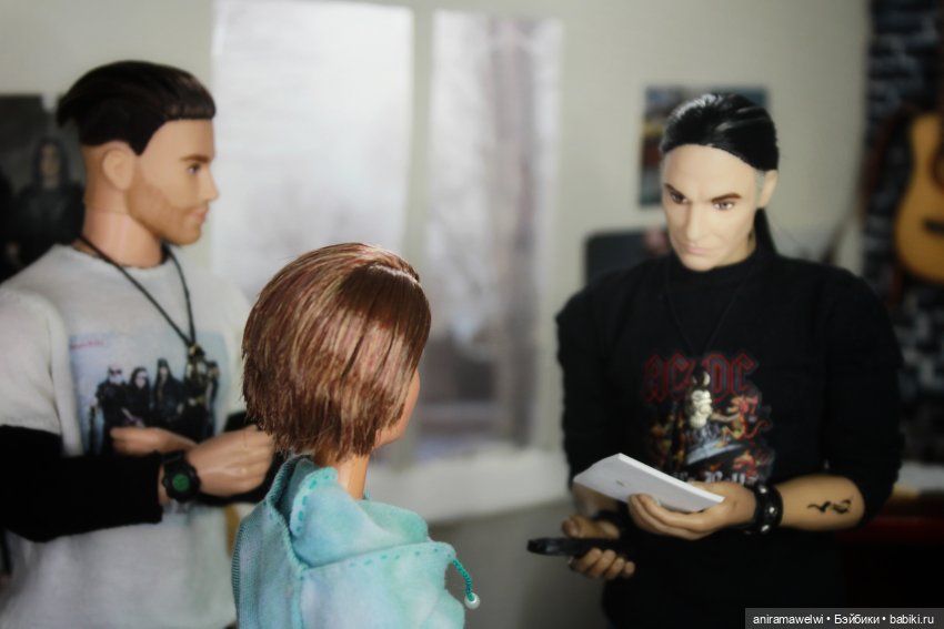 Громова посвещают в дело с краденой гитарой (фото 8)