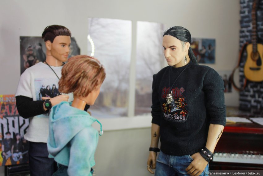 Громова посвещают в дело с краденой гитарой (фото 6)