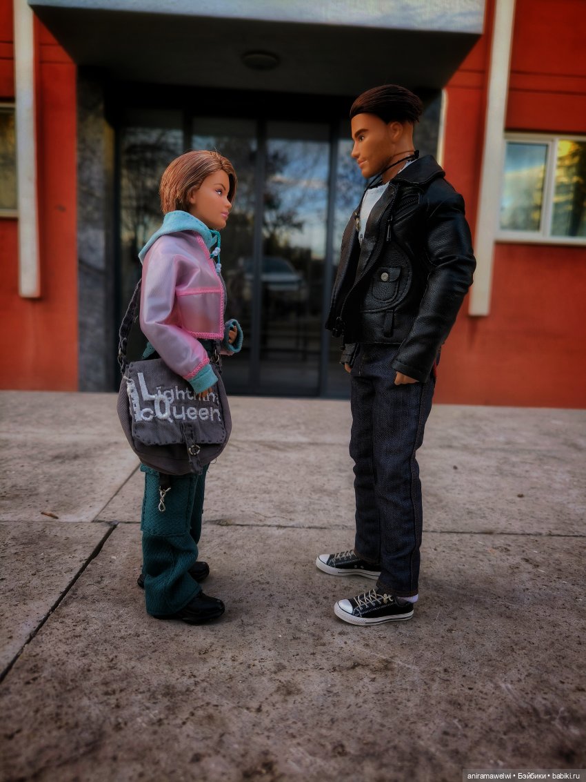 Громова посвещают в дело с краденой гитарой