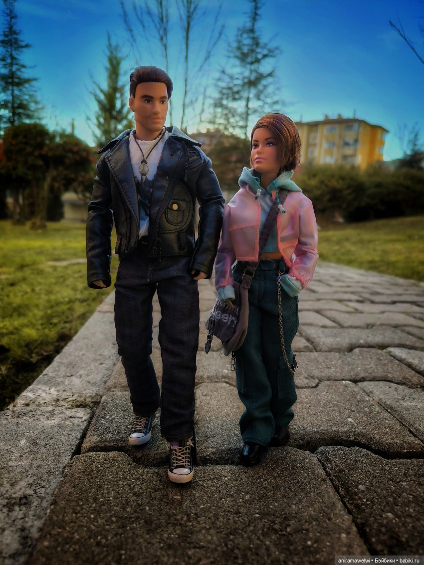 Громова посвещают в дело с краденой гитарой