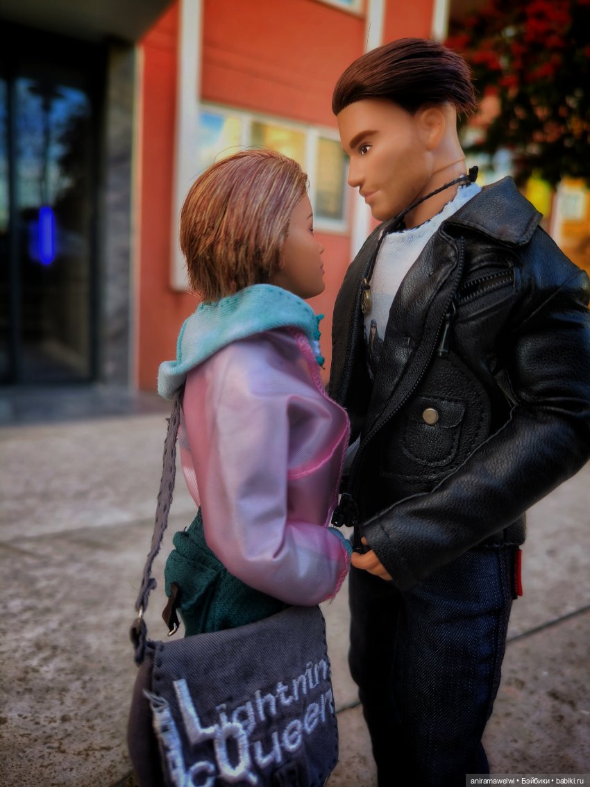 Громова посвещают в дело с краденой гитарой