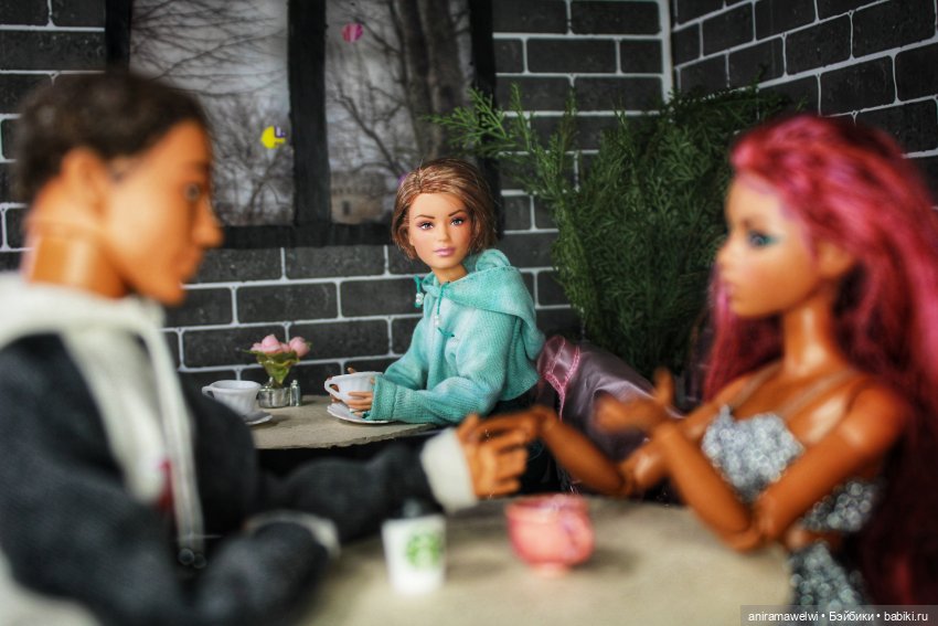 Громова посвещают в дело с краденой гитарой