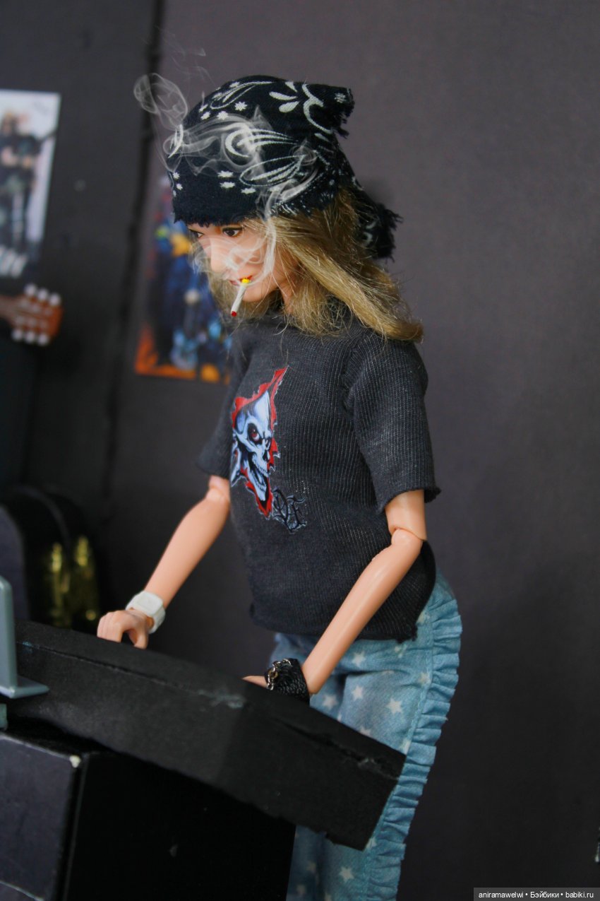 В студии незадолго до прихода Высотина и Алии