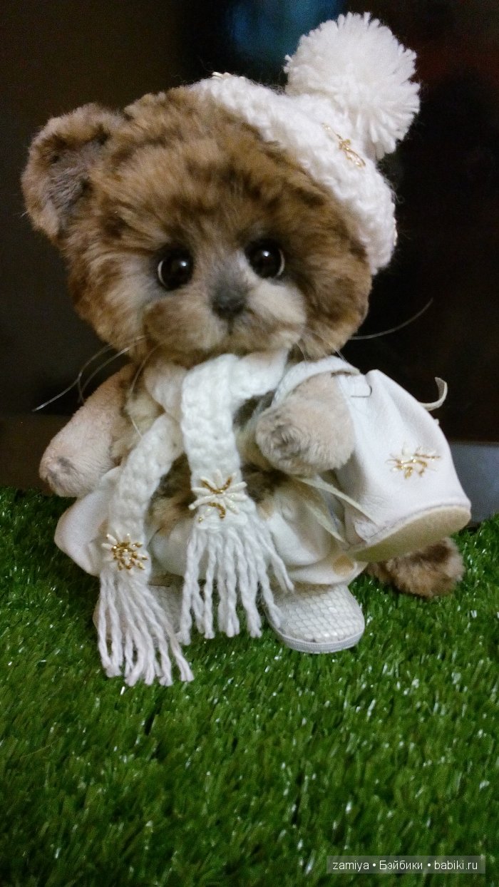 Люк маленький снежный барс