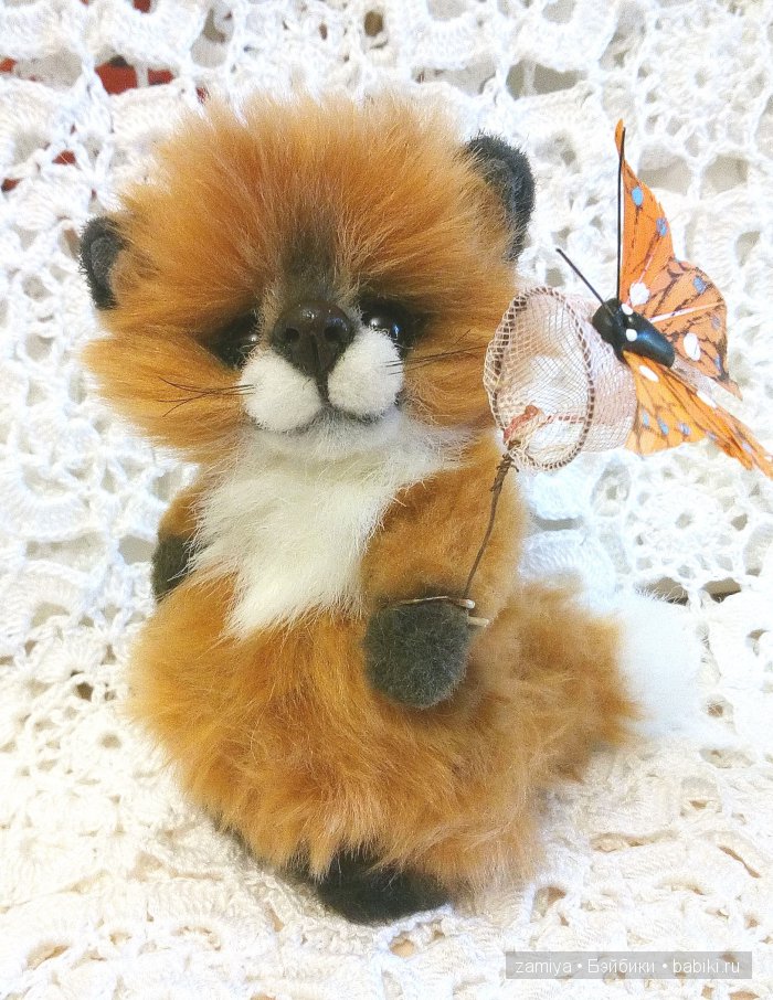 Веня - любитель охоты на бабочек. Игрушка ручной работы