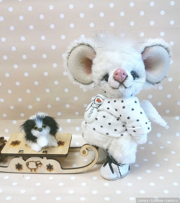 Хрумка - веселый мышонок. Авторская игрушка ручной работы