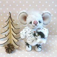 Хрумка - веселый мышонок. Авторская игрушка ручной работы