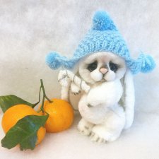 Снежка - помощник Деда Мороза, авторская игрушка ручной работы