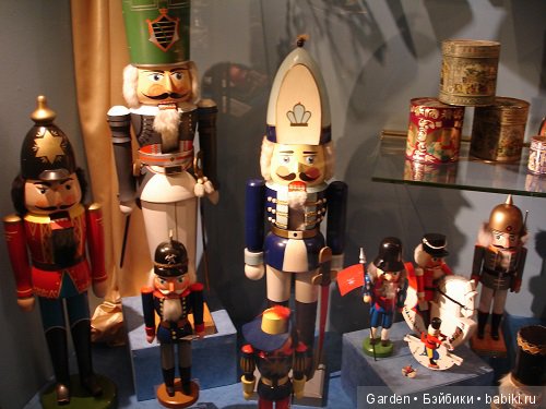 Любовь к ёлочным игрушкам, или путешествие за кратковременной красотой