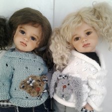 Маша и Даша.Я свяжу лишь для вас теплый свитер