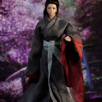 Приоделась