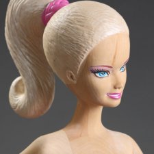 Деревянная скульптура Барби