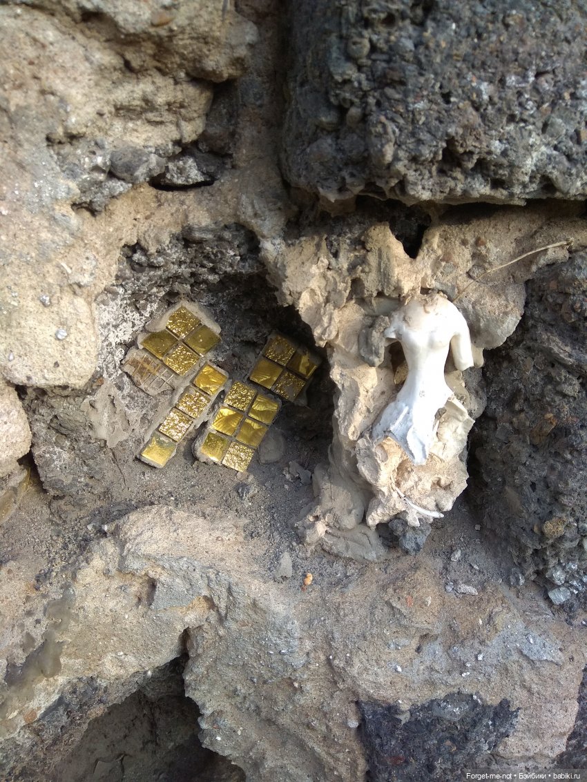 Кукла как стрит-арт объект