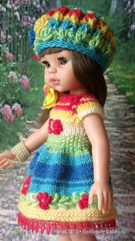 Николета демонстрирует новый наряд. Николета демонстрирует новый наряд.