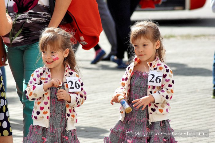 парад близнецов в Барнауле