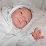 Вопрос к мастерам-реборнистам. Почему появился блеск?