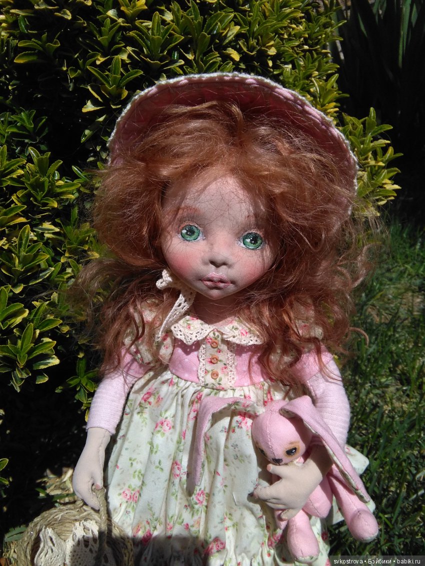 А у нас почти лето! Фотосессия текстильной куклы Глашеньки (фото 2)