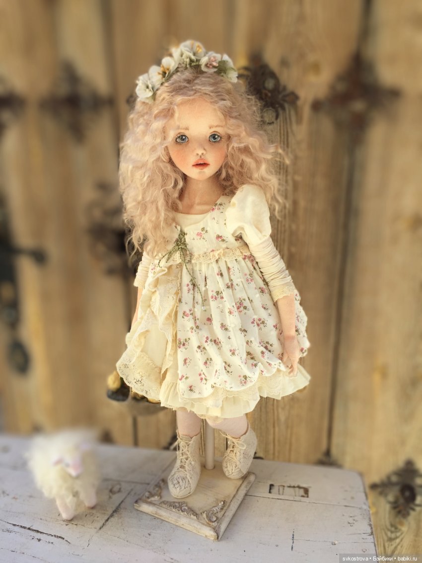 Текстильная кукла - душа, завернутая в ткань. "Девочка с овечкой"