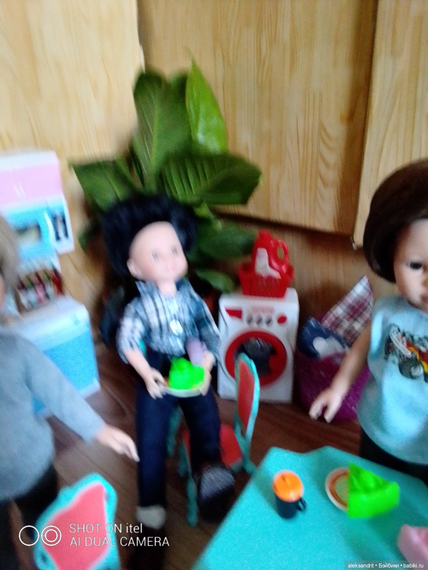 И снова мебель , или как мои мальчишки стулья собирали