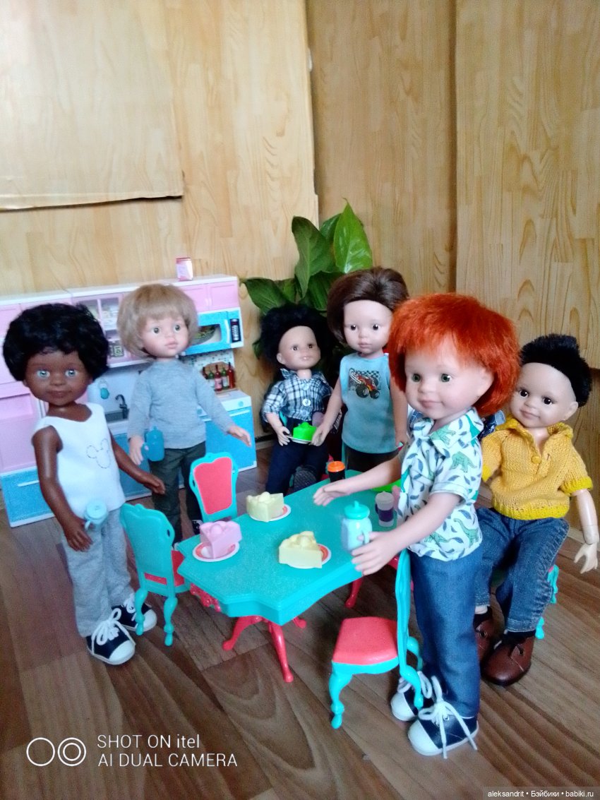 И снова мебель , или как мои мальчишки стулья собирали