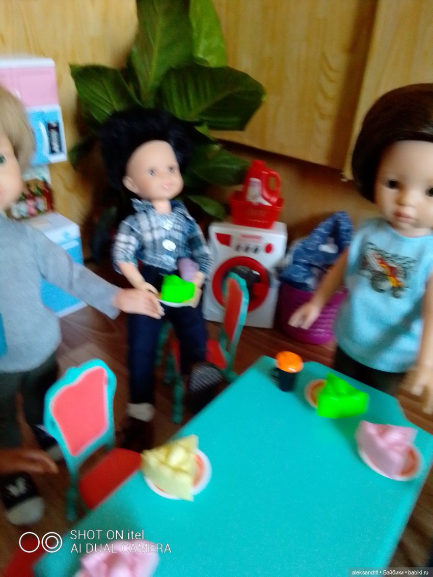 И снова мебель , или как мои мальчишки стулья собирали