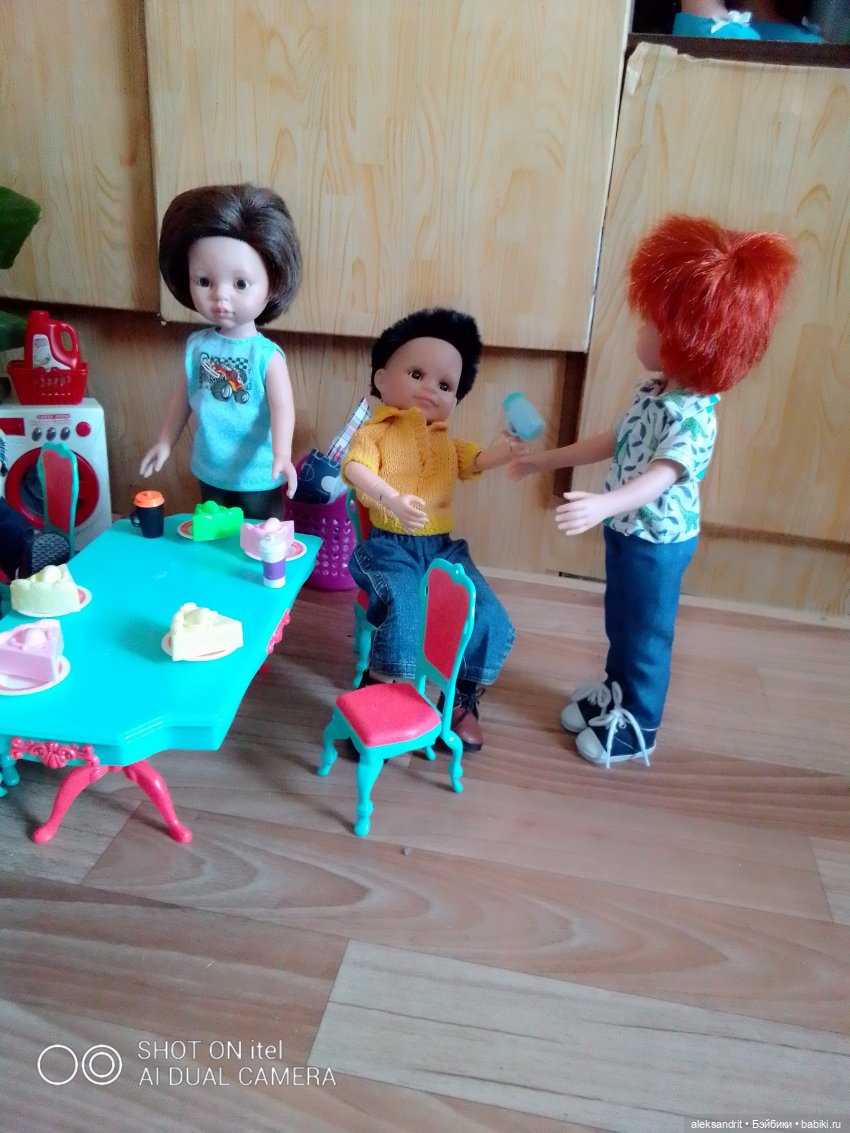 И снова мебель , или как мои мальчишки стулья собирали