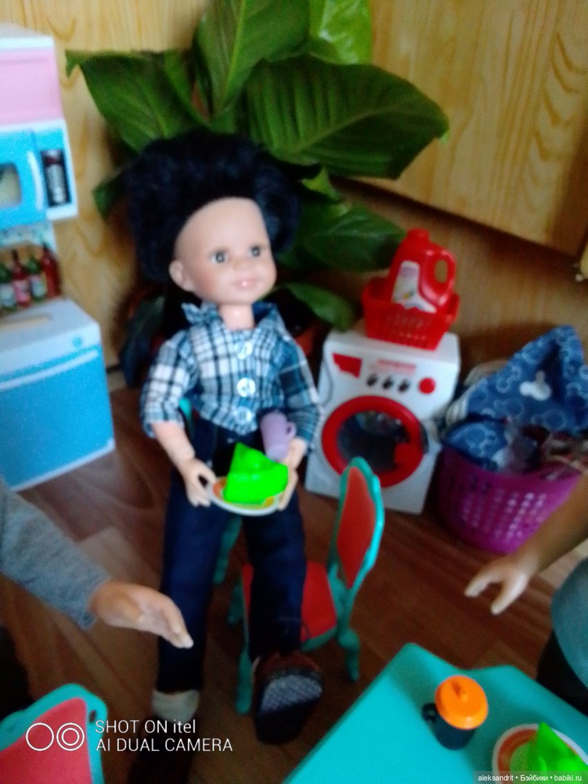 И снова мебель , или как мои мальчишки стулья собирали