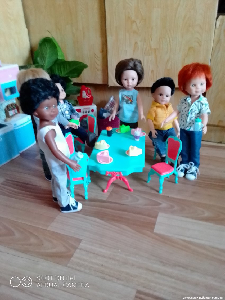 И снова мебель , или как мои мальчишки стулья собирали