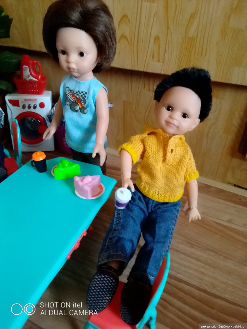 И снова мебель , или как мои мальчишки стулья собирали