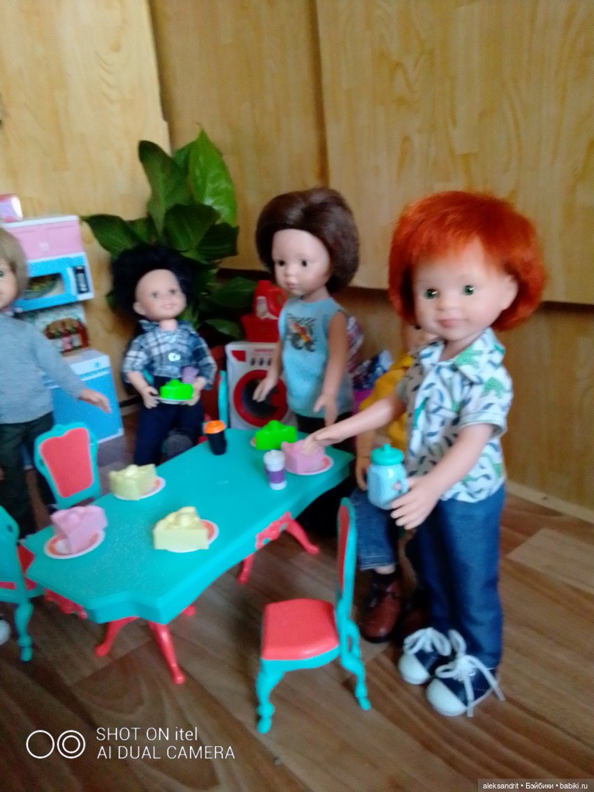 И снова мебель , или как мои мальчишки стулья собирали