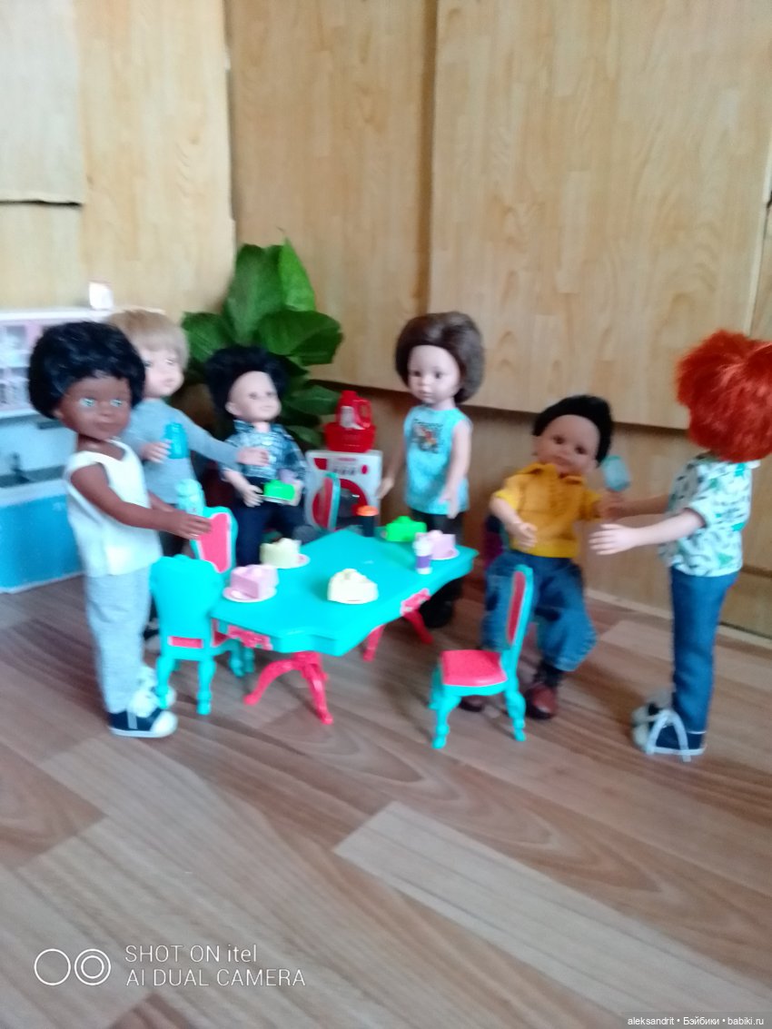 И снова мебель , или как мои мальчишки стулья собирали