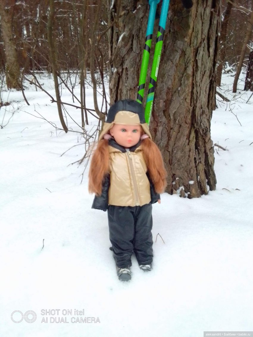 Прогулка по зимнему лесу ...и пора показать кукол и их наряды (фото 3)