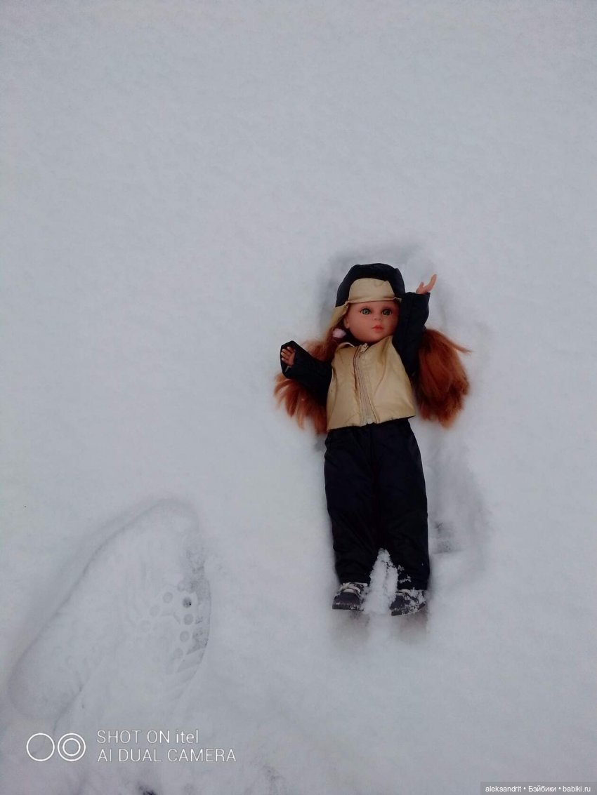 Прогулка по зимнему лесу ...и пора показать кукол и их наряды (фото 7)