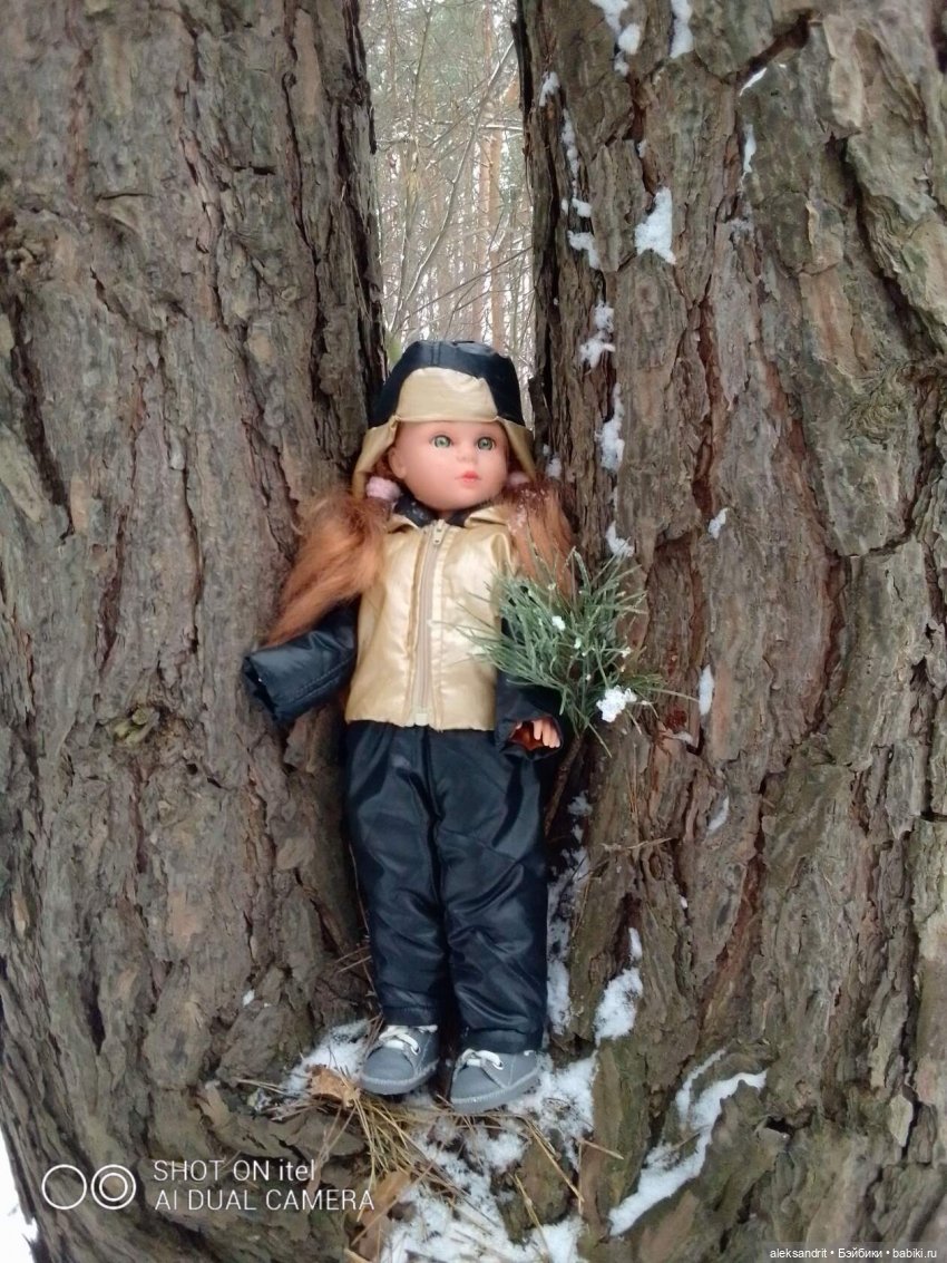 Прогулка по зимнему лесу ...и пора показать кукол и их наряды