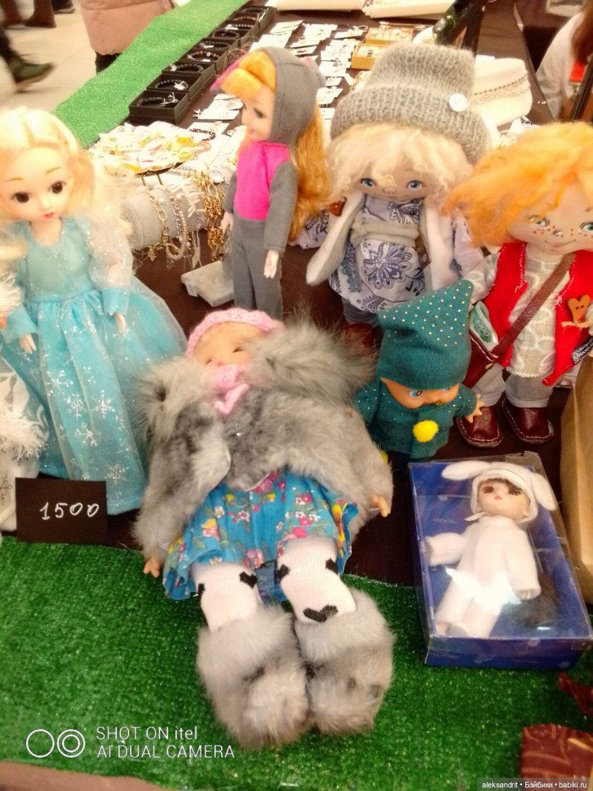 Подготовка к Новому году или преображение давно забытых на полке кукол... продолжение