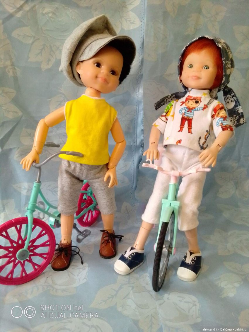 Мои куклы, начало показа моих кукложителей......паолки ..Мальчишки тоже любят наряжаться