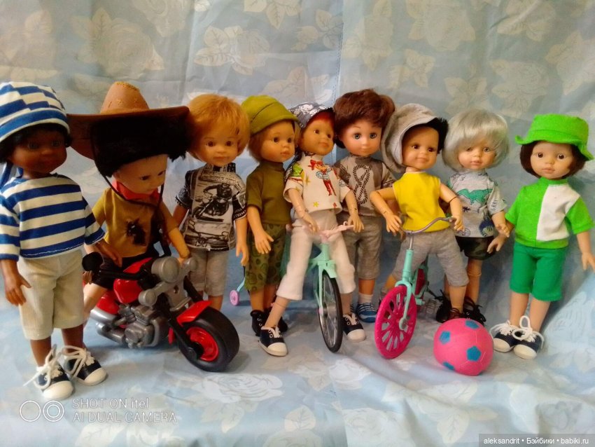 Мои куклы, начало показа моих кукложителей......паолки ..Мальчишки тоже любят наряжаться