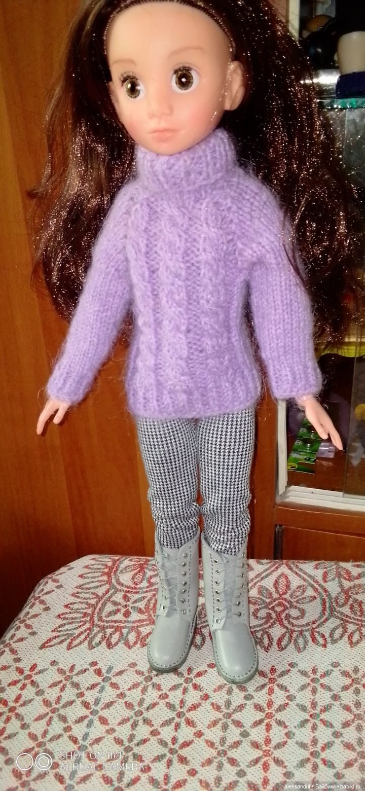 В зимнем парке все деревья грустны ,так и просят подождать до весны