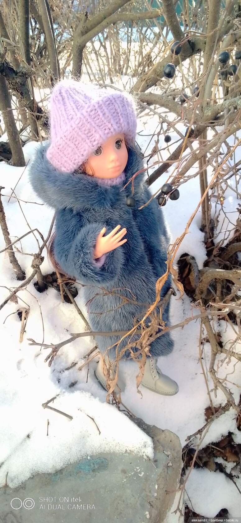 В зимнем парке все деревья грустны ,так и просят подождать до весны